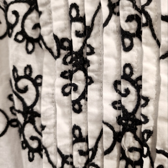 Ruby Rd. Embroidered Blouse - Picture 4 of 5